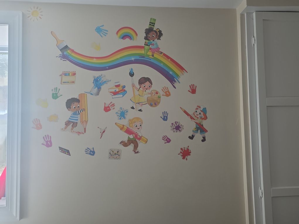 Mur arc-en-ciel artistique